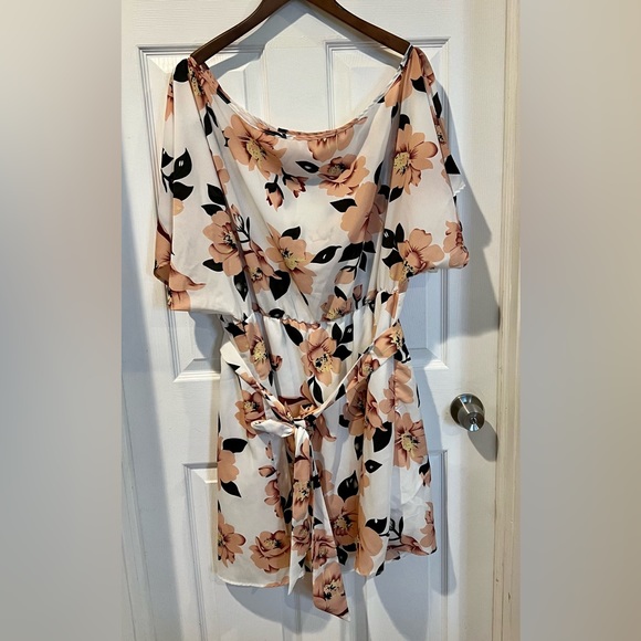 SOLD!!Shein Floral Dress - Picture 4 of 6